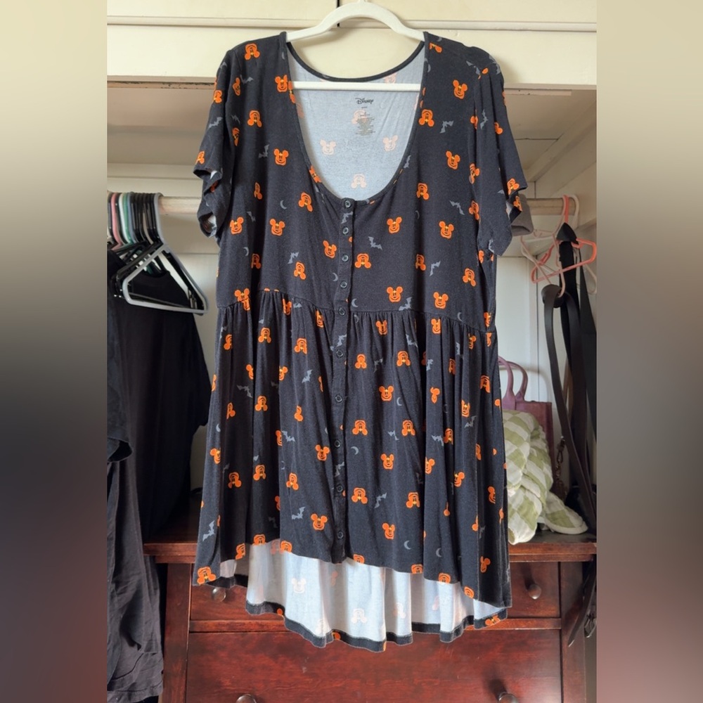 Torrid Disney pumpkin top